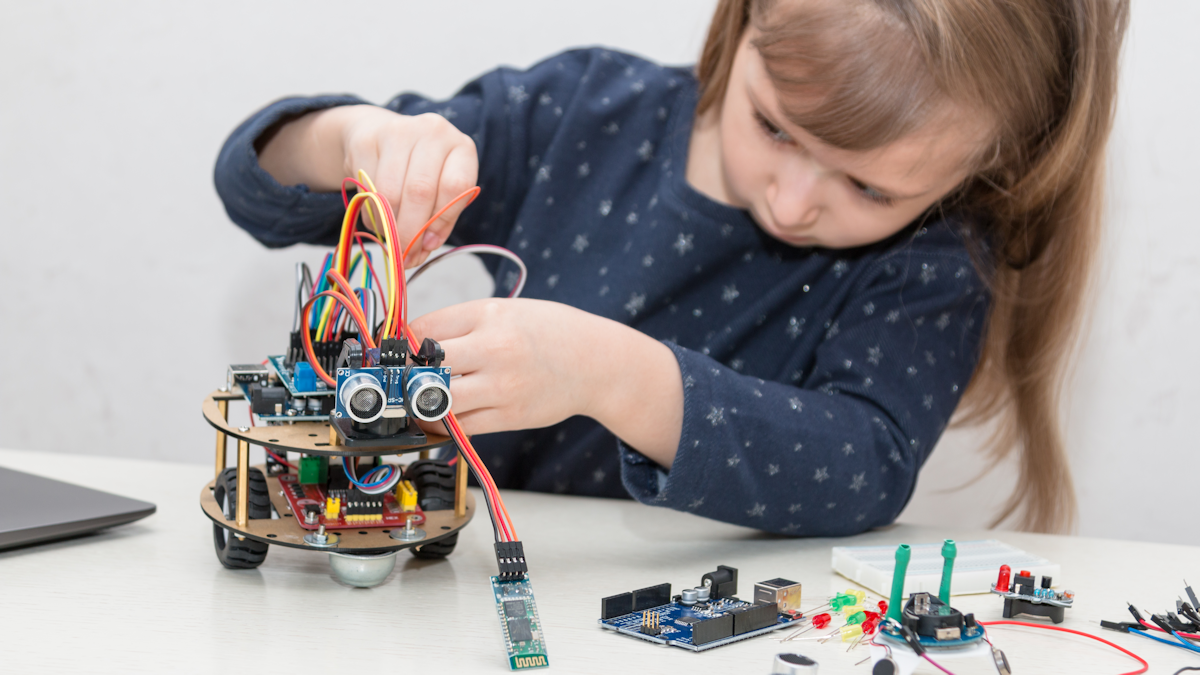 Child building robot